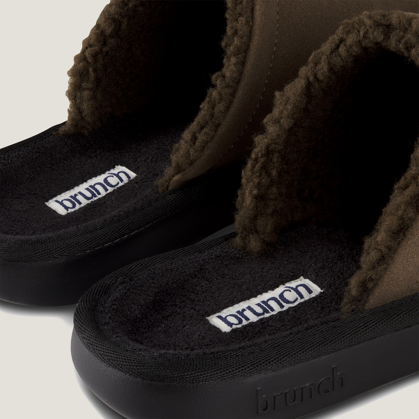 l’Essentiel Suede | Hot Chocolate