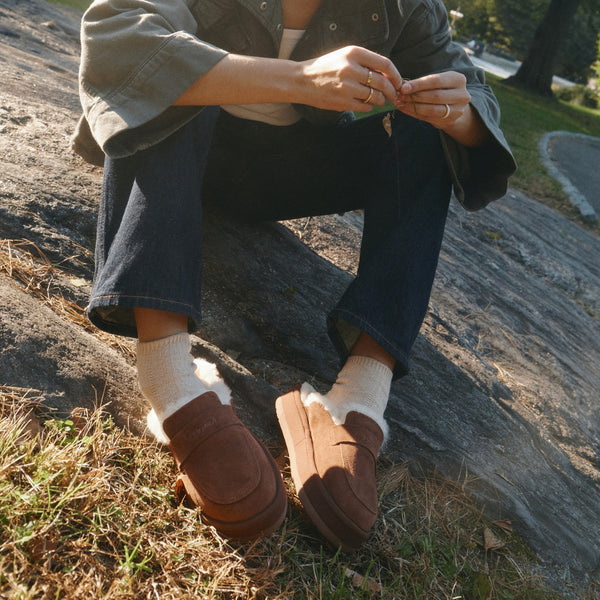 Loafer XXL Shearling Pecan on foot