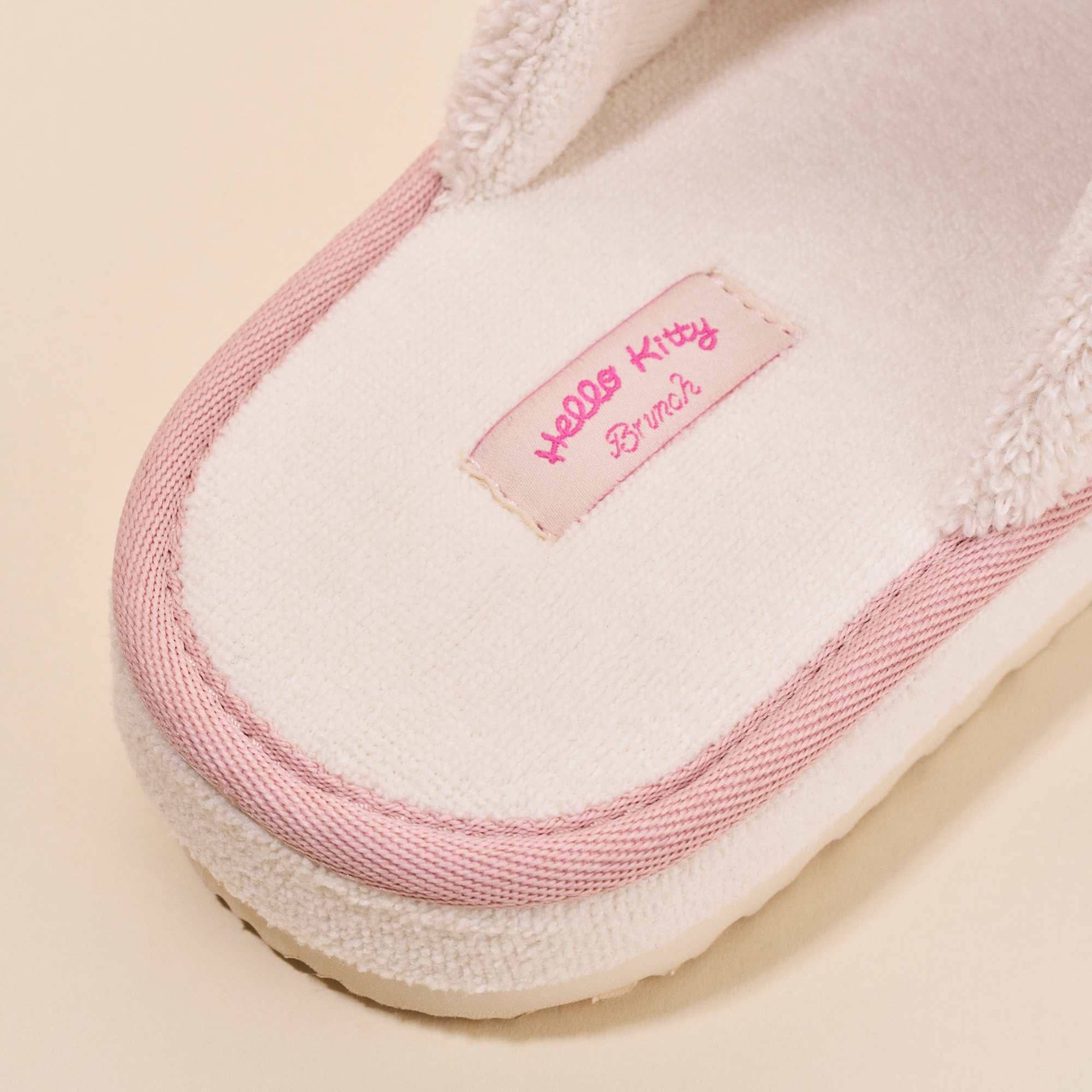 Hello Kitty by Brunch Slippers | Essential XXL Brunch Cream